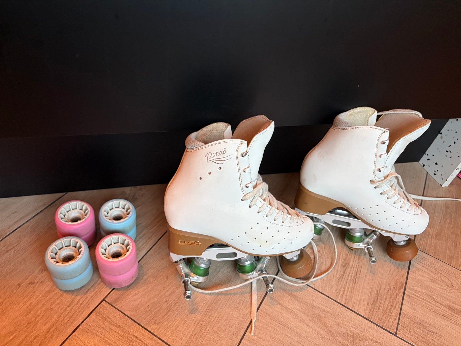 Rolschaatsen edea rondo 230 / 34,5 met mistral onderstel, Sport en Fitness, Schaatsen, Overige merken, Gebruikt, Ophalen of Verzenden