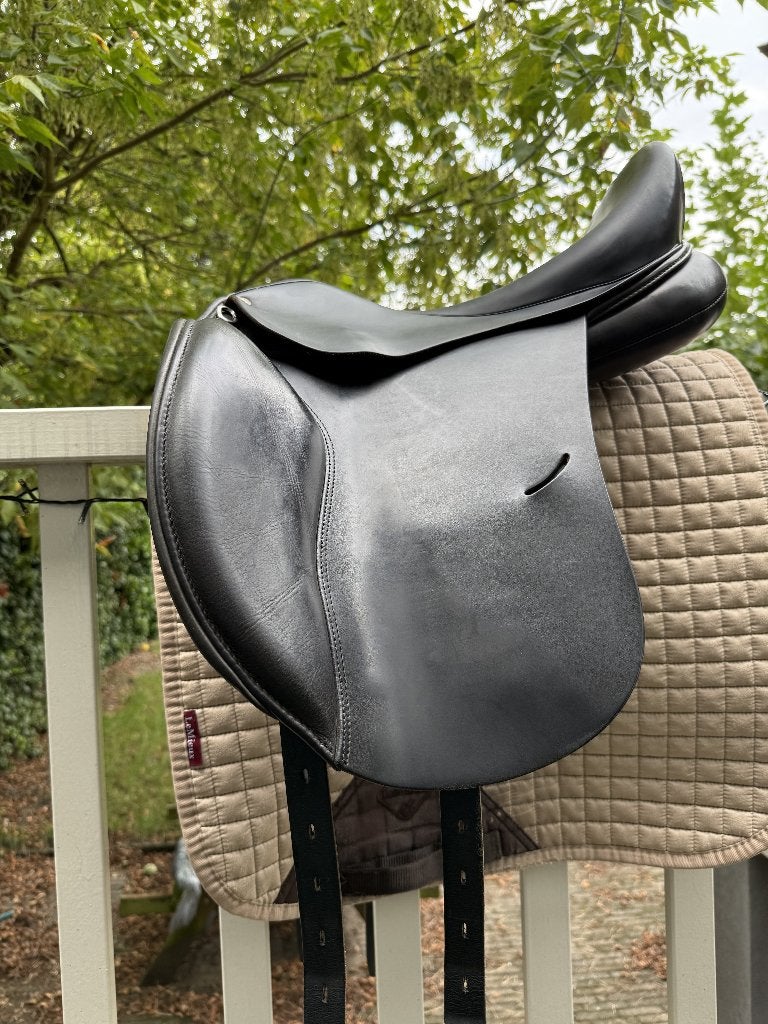 Busse Basel dressuurzadel 17,5 inch met medium boom, Verzenden, Gebruikt, Dressuur