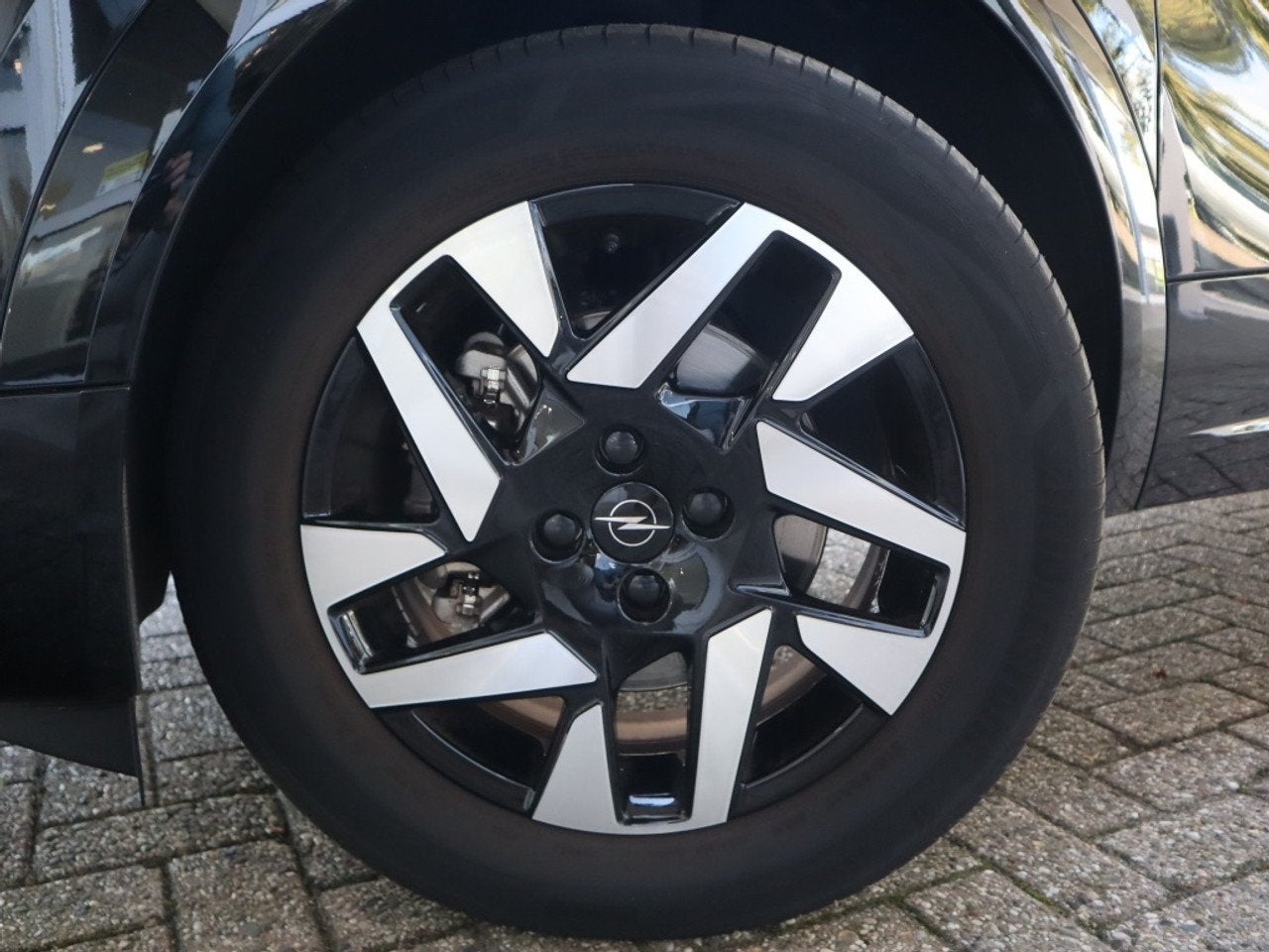 Foto 13 van Opel Mokka GS 1.2 Turbo Hybrid 145pk eDCT Automaat, Rijklaar