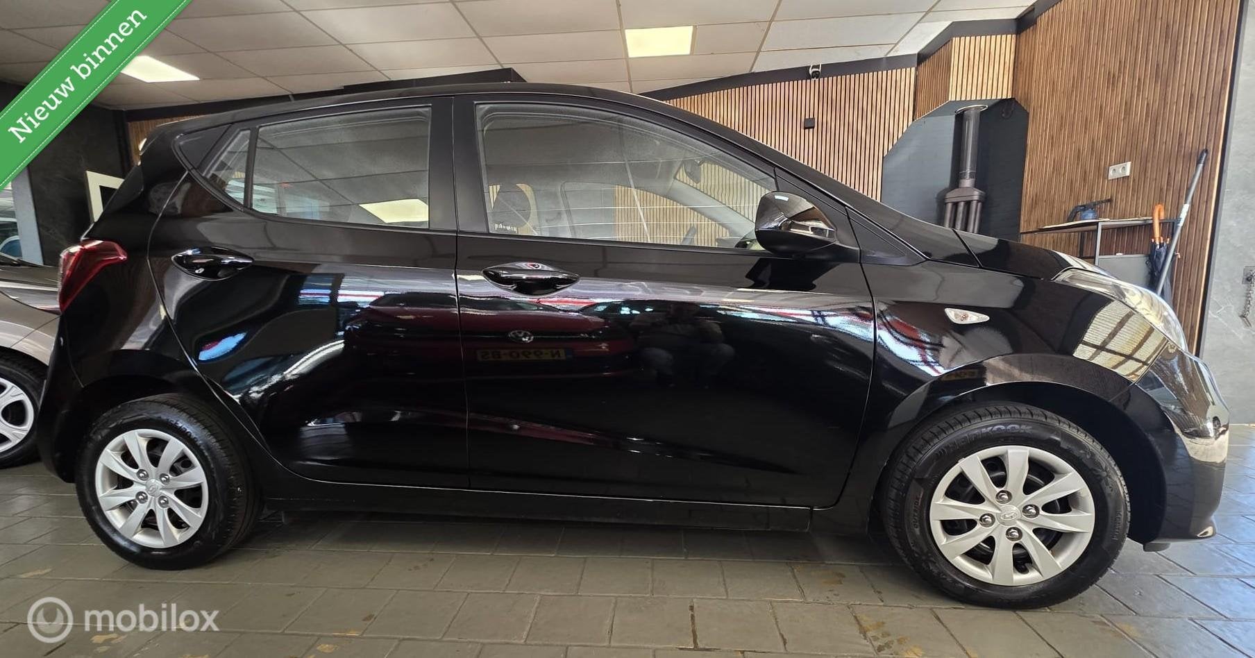 Hyundai i10 1.0i Comfort Dealer Onderh Incl.APK+Aflbeurt +12, Auto's, Voorwielaandrijving, Gebruikt, 4 stoelen, Zwart