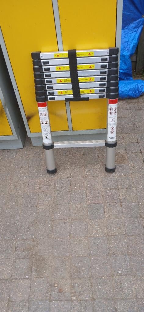 Inschuifbare aluminium trap - Compact en Veilig, Doe-het-zelf en Verbouw, Ladders en Trappen, Ophalen, Gebruikt, Ladder, Opvouwbaar of Inschuifbaar