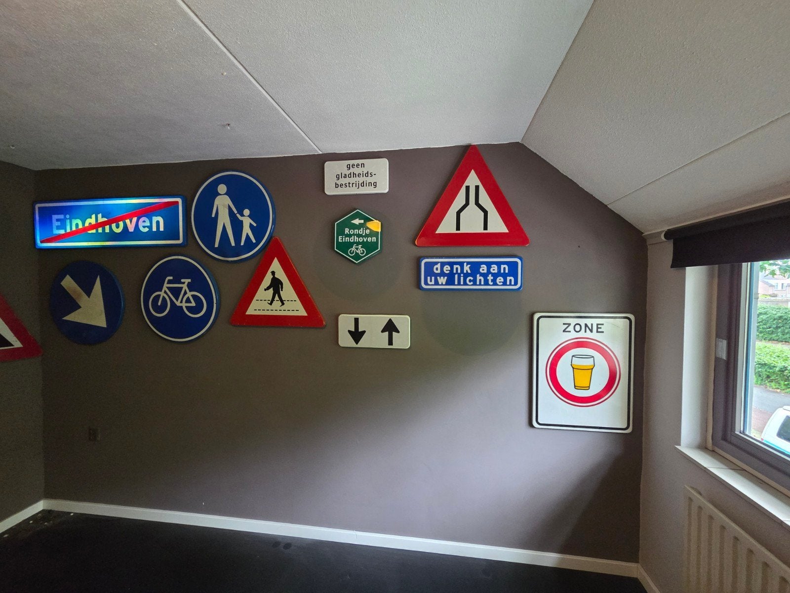 Verkeersborden/mancave assesoires/overkapping versiering, Ophalen
