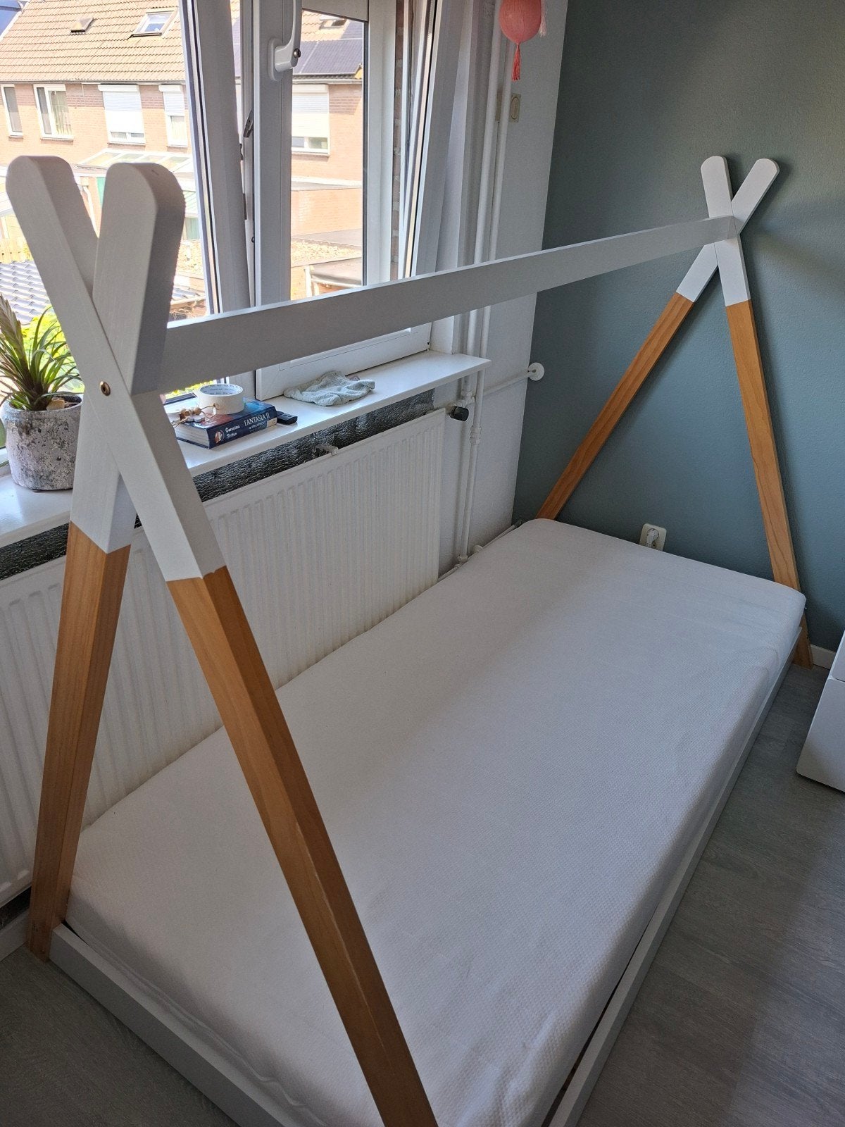 Tipi bed met lattenbodem en matras, Kinderen en Baby's, 70 tot 85 cm, Zo goed als nieuw, 180 cm of meer, Ophalen