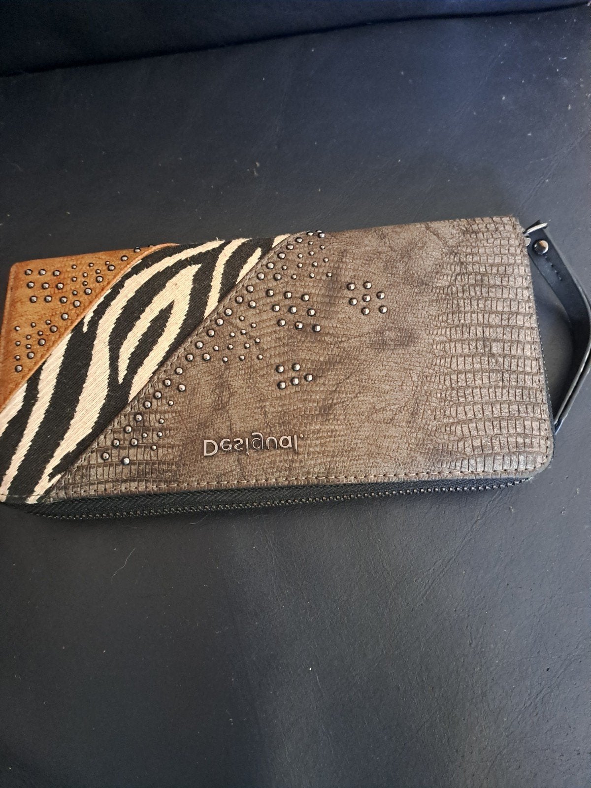 Desigual portemonnee met zebraprint en studs, Ophalen of Verzenden, Gebruikt, Bruin, Overige merken