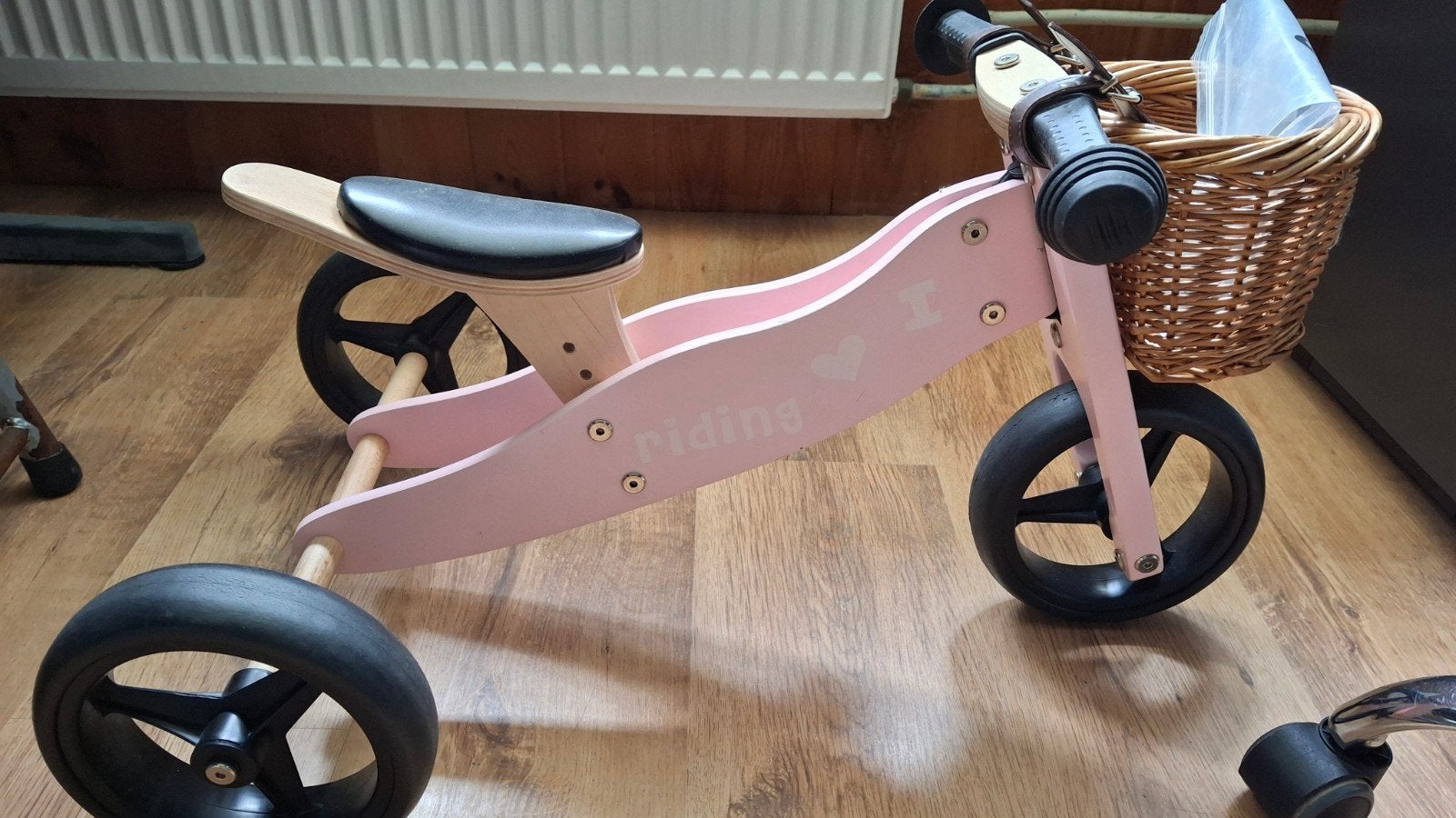 Roze houten 2-in-1 loopfiets met mandje - Zo goed als nieuw, Ophalen, Zo goed als nieuw, Minder dan 16 inch