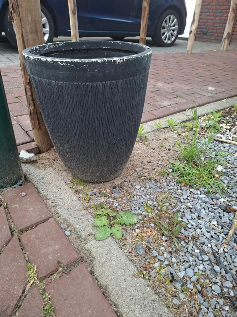 Mooie stenen bloempot voor tuin of terras, Tuin en Terras, Bloempotten, 25 tot 40 cm, Gebruikt, Rond, Ophalen of Verzenden