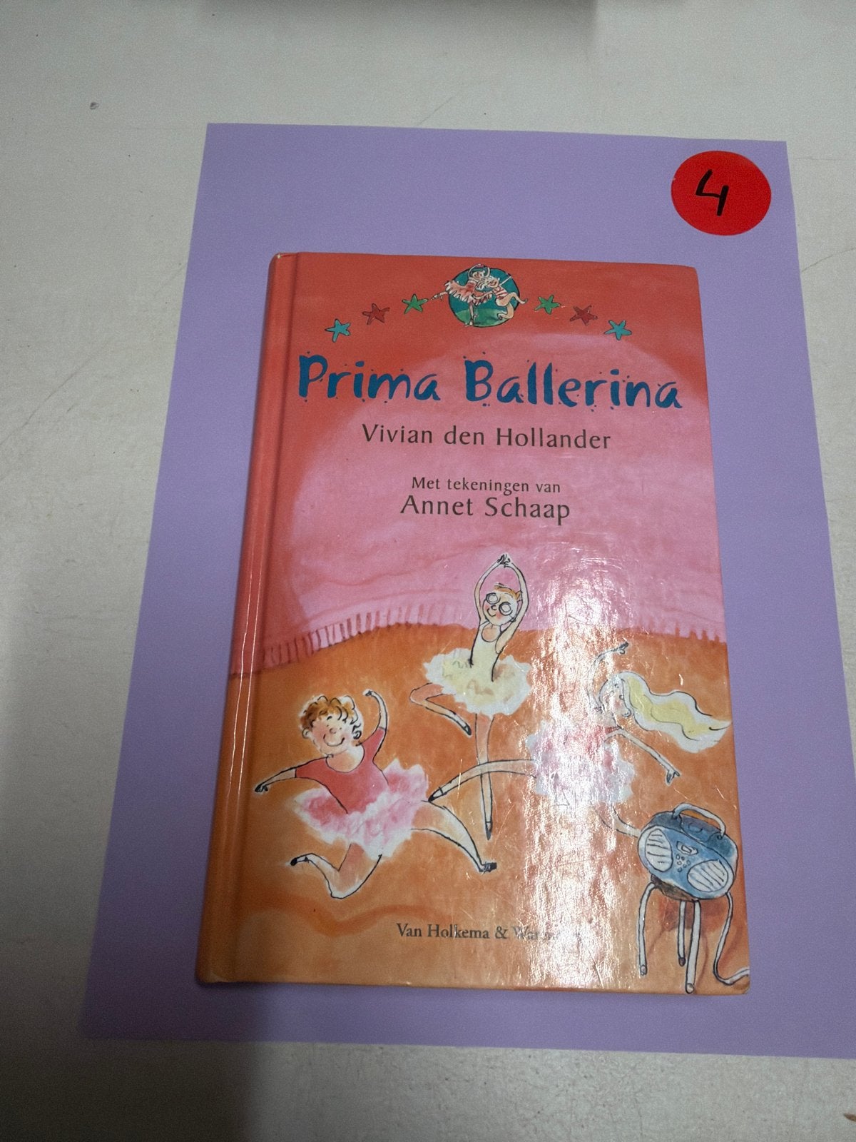 Prima Ballerina - Vivian den Hollander (kinderboek), Ophalen of Verzenden, Zo goed als nieuw, Fictie algemeen