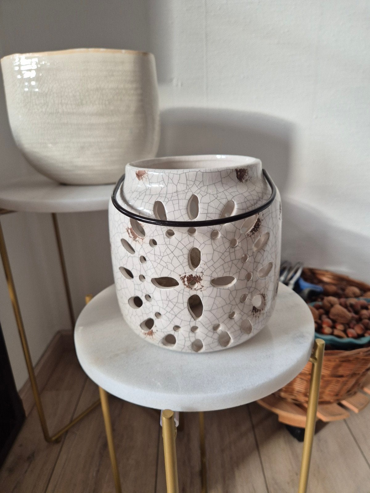 Crackle-effect waxinelichthouder met metalen hengsel, Gebruikt, Waxinelichthouder, Ophalen of Verzenden, Crème