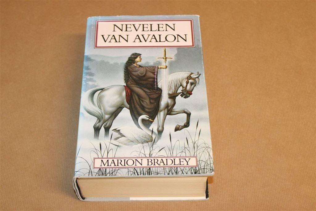 Nevelen van Avalon — Bradley Hardcover Editie 952 Pagina's, Boeken, Ophalen of Verzenden, Gelezen