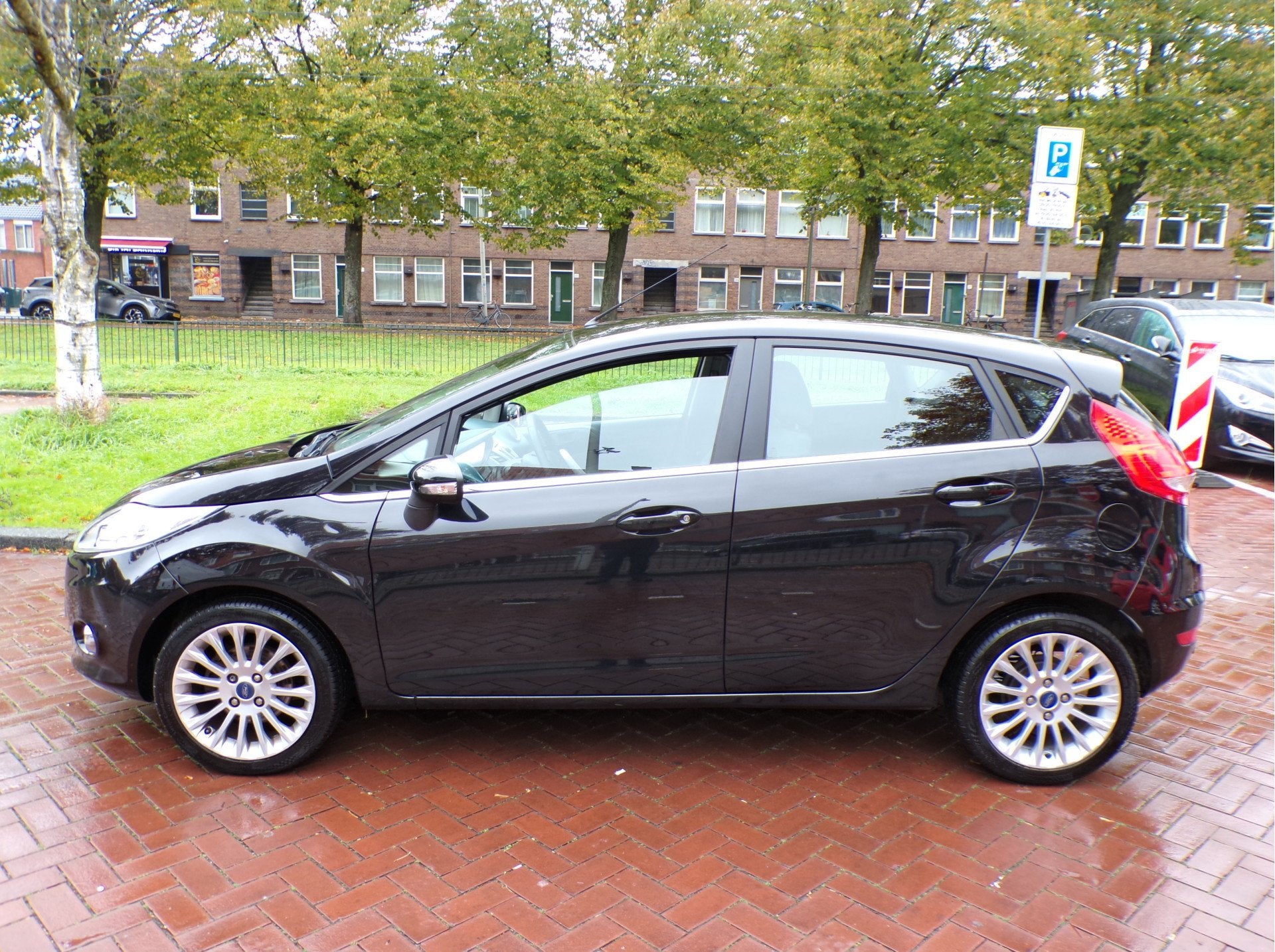 Ford Fiesta 1.25 Titanium 1e eigenaar geheel Ford dealer ond, Auto's, Voorwielaandrijving, 1242 cc, 82 pk, Zwart