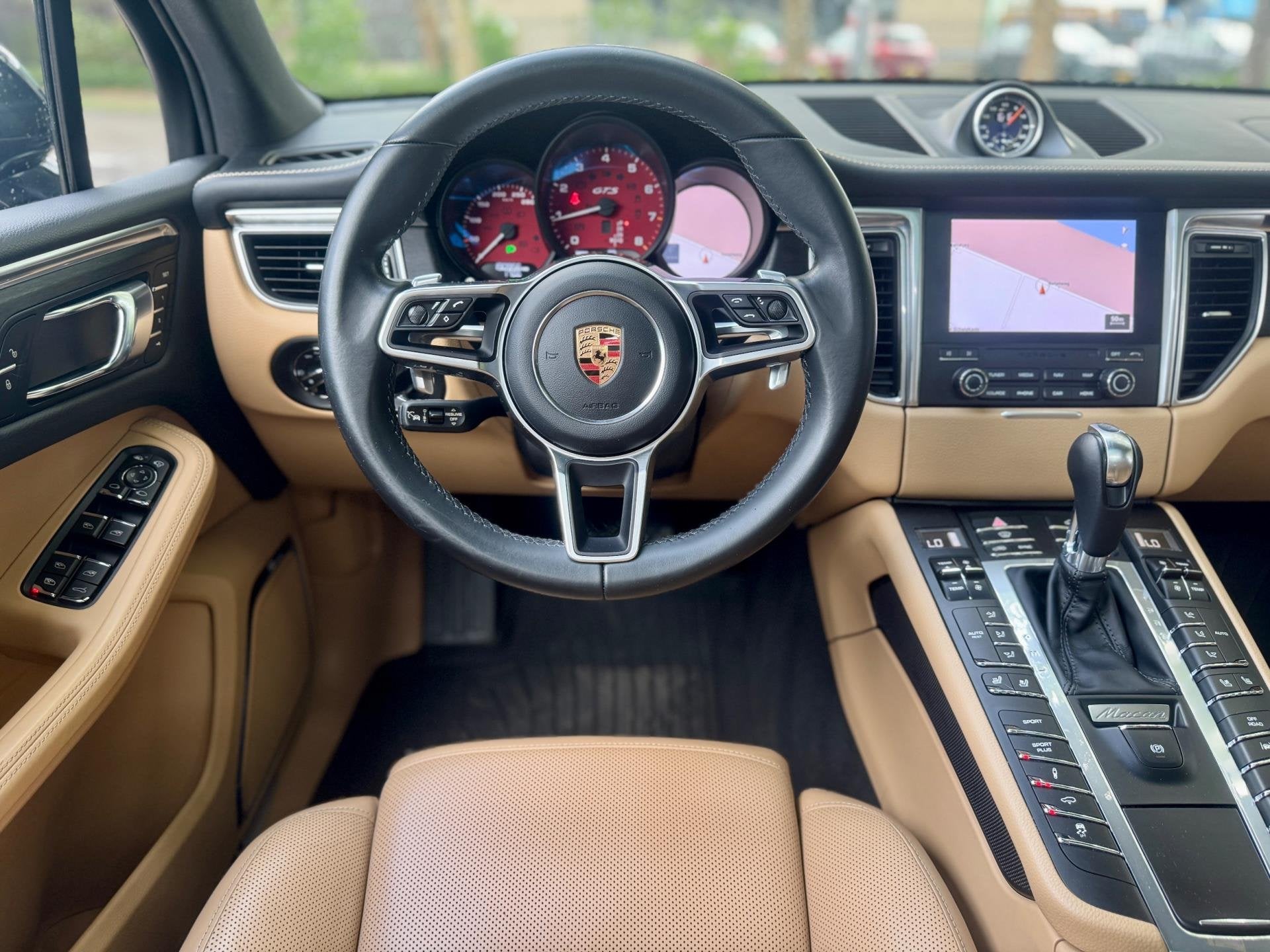Foto 39 van Porsche Macan 3.0 GTS Burmester ACC Pano Cognac L Chrono Vol