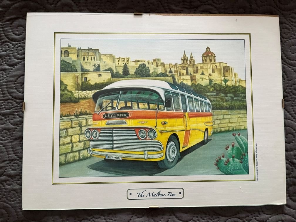 Poster The Maltese bus ingelijst, Met lijst, Rechthoekig Liggend, Ophalen of Verzenden, Zo goed als nieuw