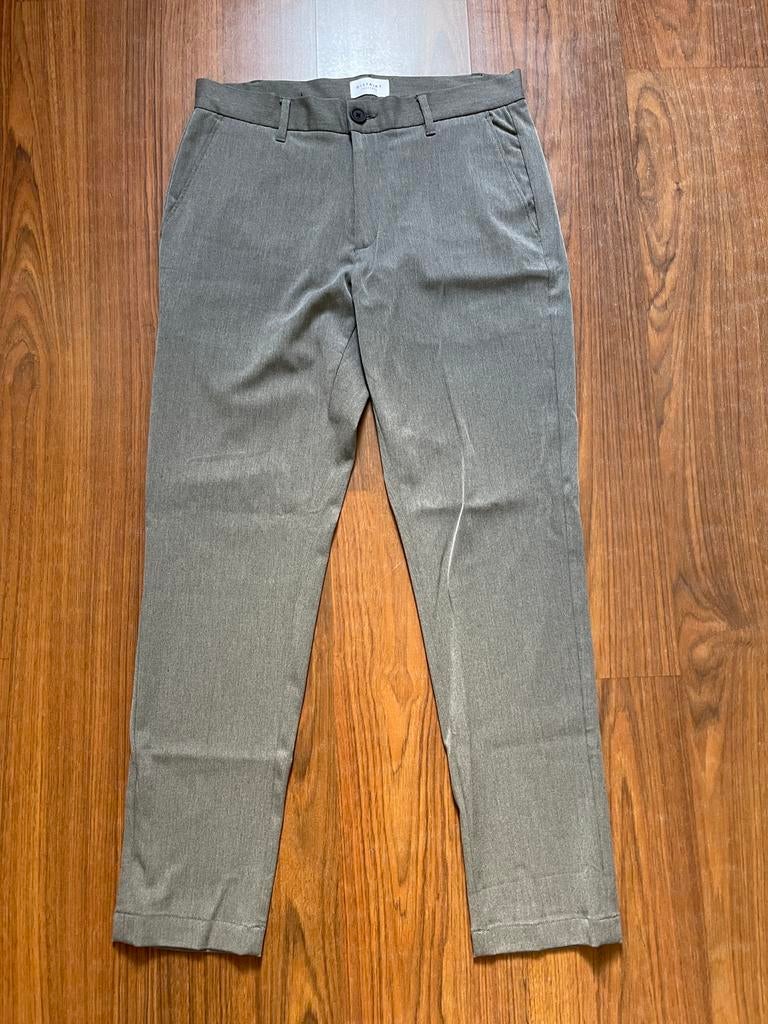 Grijze pantalon Distrikt, M, Kleding | Heren, Ophalen of Verzenden, Zo goed als nieuw, Maat 48/50 (M), Grijs