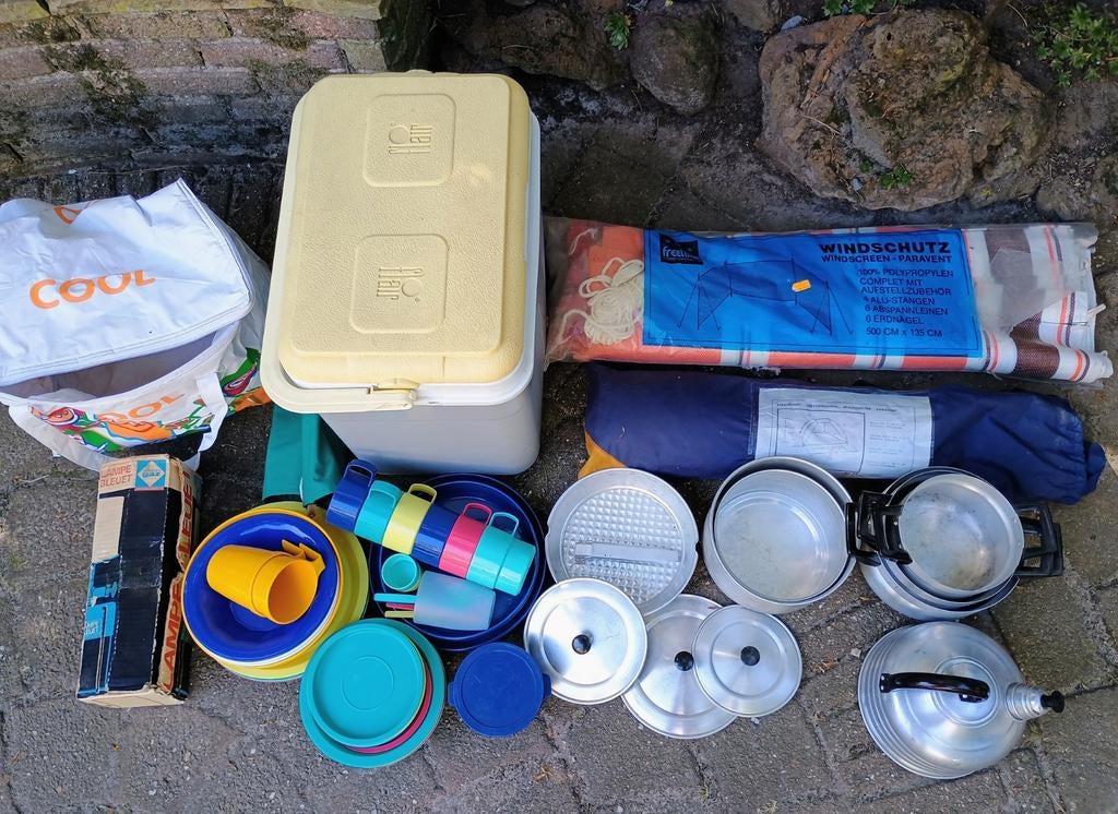 Kampeeruitrusting: Koelbox, servies, pannen en meer!, Caravans en Kamperen, Kampeeraccessoires, Ophalen, Gebruikt
