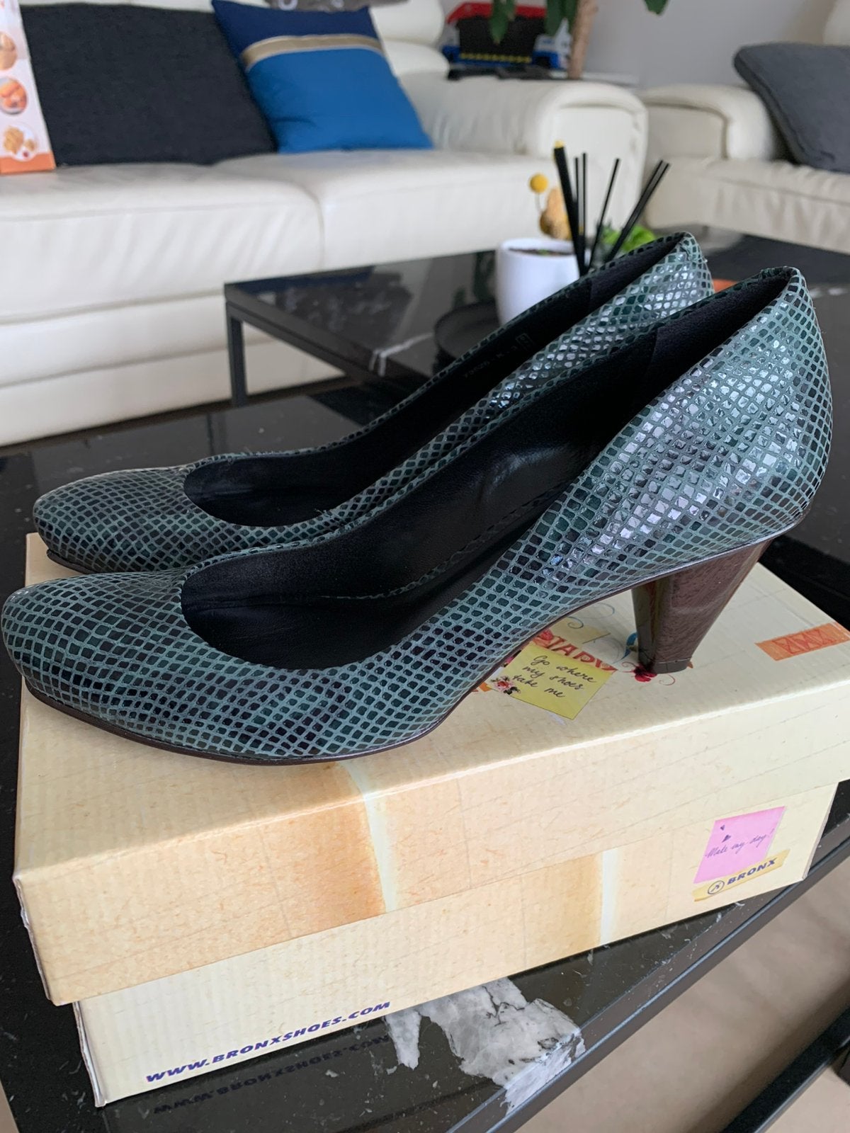 Bronx maat 39, Ophalen of Verzenden, Zo goed als nieuw, Zwart, Sneakers of Gympen