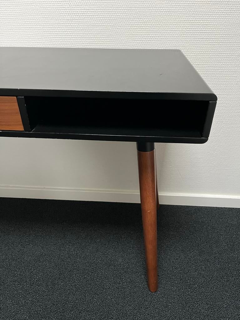 Modern zwart bureau met lade en houten poten, Huis en Inrichting, Bureaus, Ophalen, Gebruikt, Overige merken, Modern