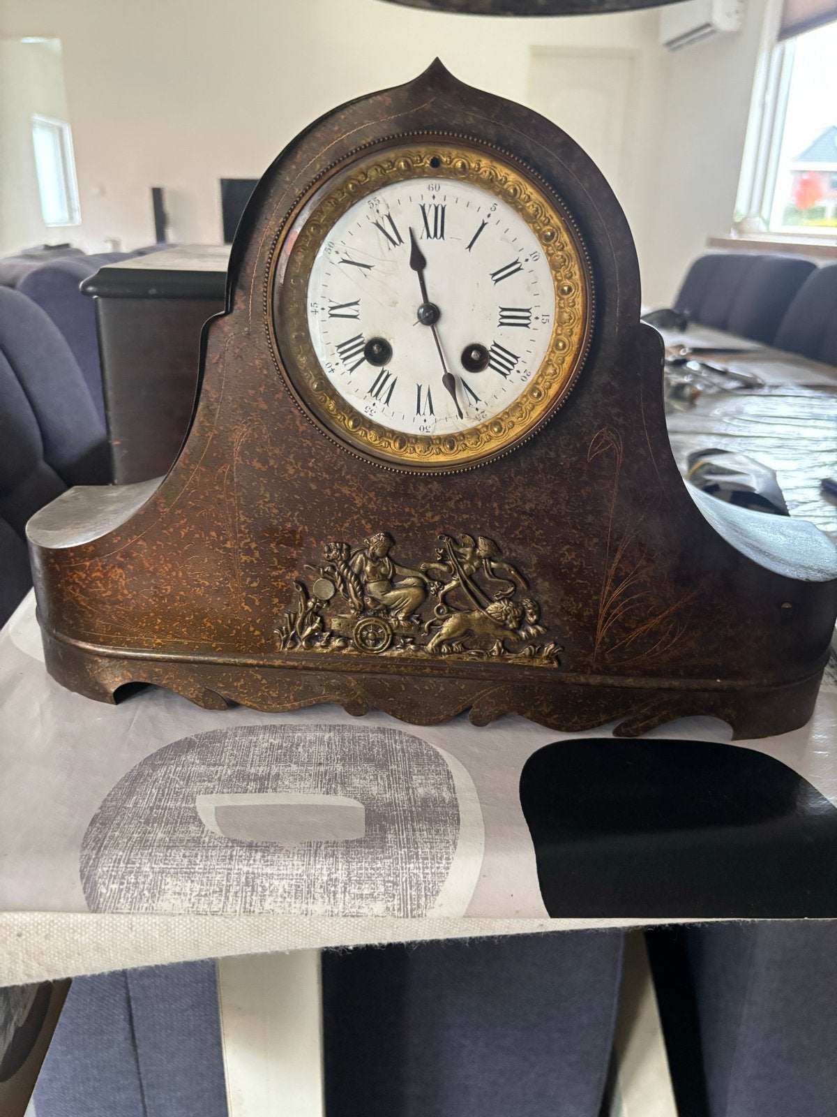 Antieke bronzen schoorsteenklok met Romeinse cijfers, Ophalen