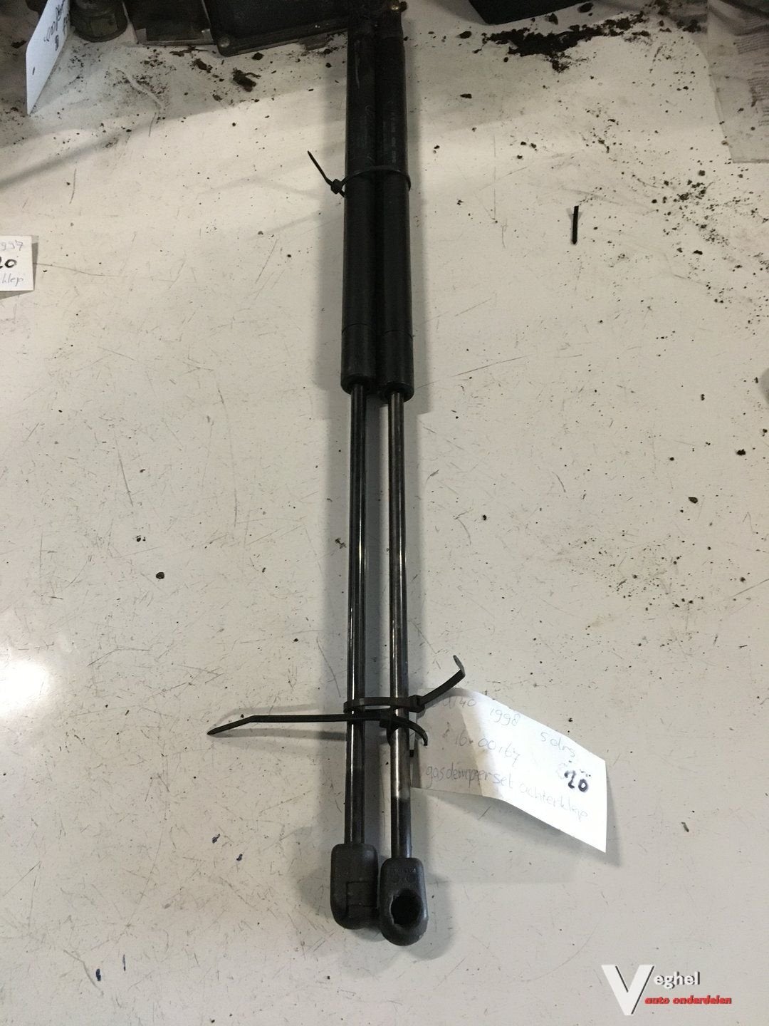 Mercedes A140 Gasveren  set achterklep