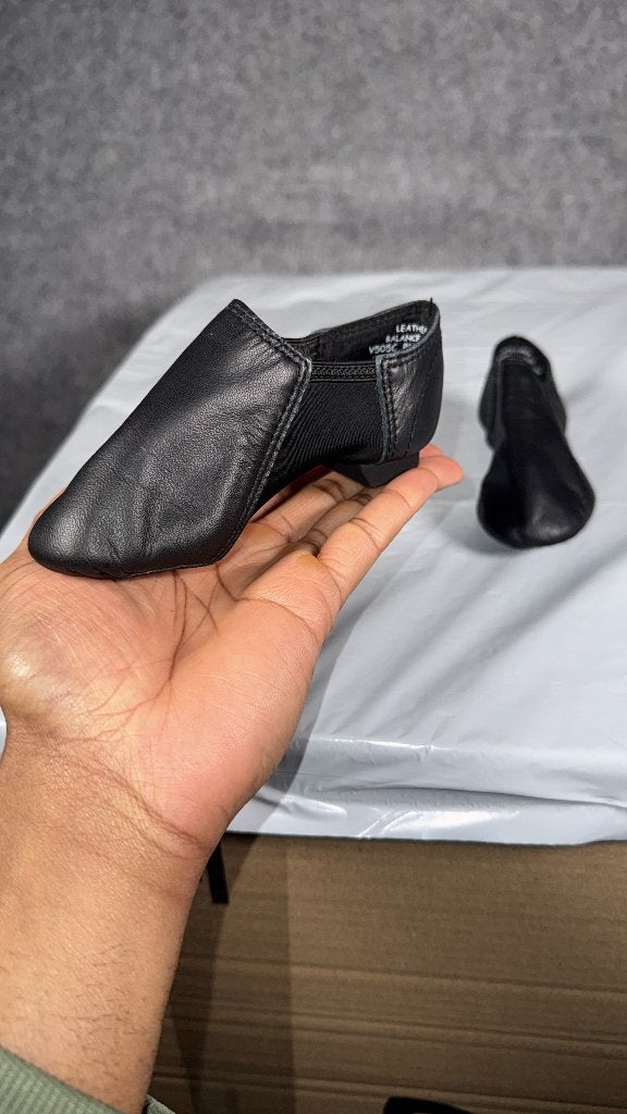 Capezio E-Series Slip-On Jazz Shoes Black Size 7, Verzenden, Zwart, Sneakers of Gympen, Zo goed als nieuw