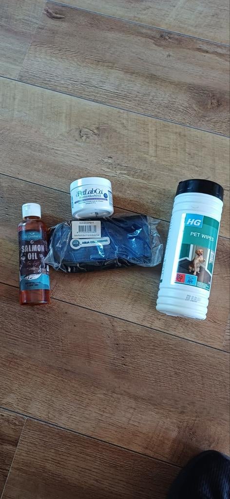 Potje probiotica, zalmolie, poten doekjes, koelband. Nieuw, Ophalen of Verzenden, Hond