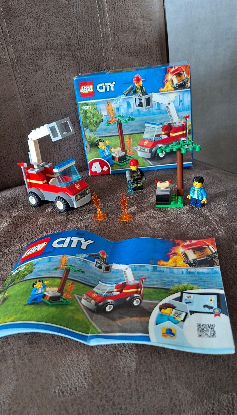 Lego City Brandweerwagen 60212 met minifiguren en doos, Kinderen en Baby's, Speelgoed | Duplo en Lego, Ophalen, Zo goed als nieuw