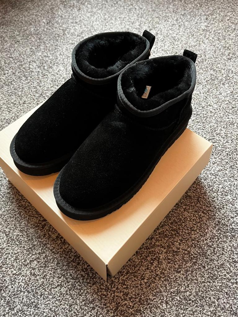 Originele Ugg Ultra Mini Classic mt 40 (factuur aanwezig), Kleding | Dames, Schoenen, UGG, Zwart, Lage of Enkellaarzen, Nieuw