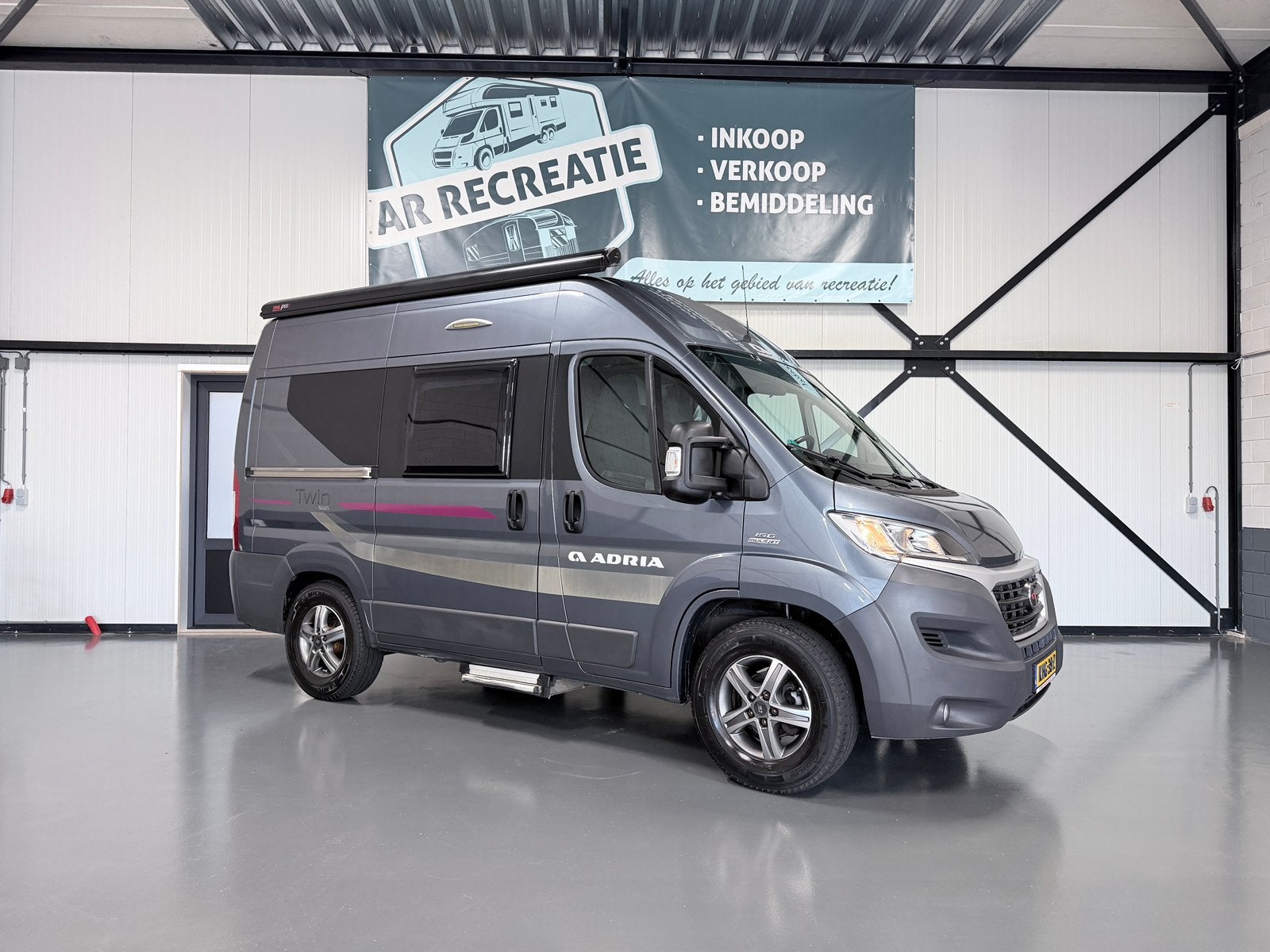 Adria Twin 500S 2015 2.3Mj 150pk 159dkm Eu5 4.96m Topstaat!, Buscamper of Camperbus, Ringverwarming, Tot en met 2, Bedrijf
