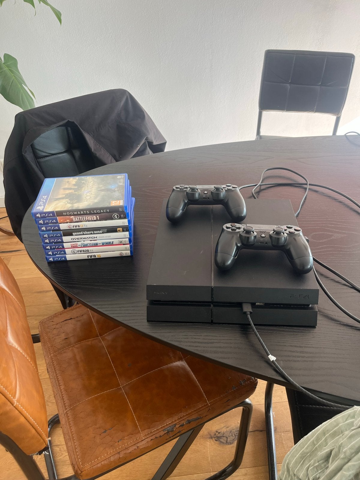 PlayStation 4 met 2 controllers en 8 games, Ophalen, Met 2 controllers, Original, 500 GB