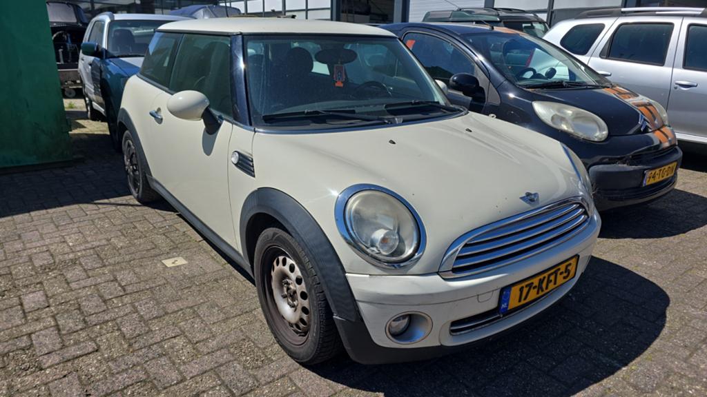 Mini 1.6 16V Cooper 2009 Wit, Auto's, Voorwielaandrijving, 4 cilinders, 4 stoelen, Origineel Nederlands