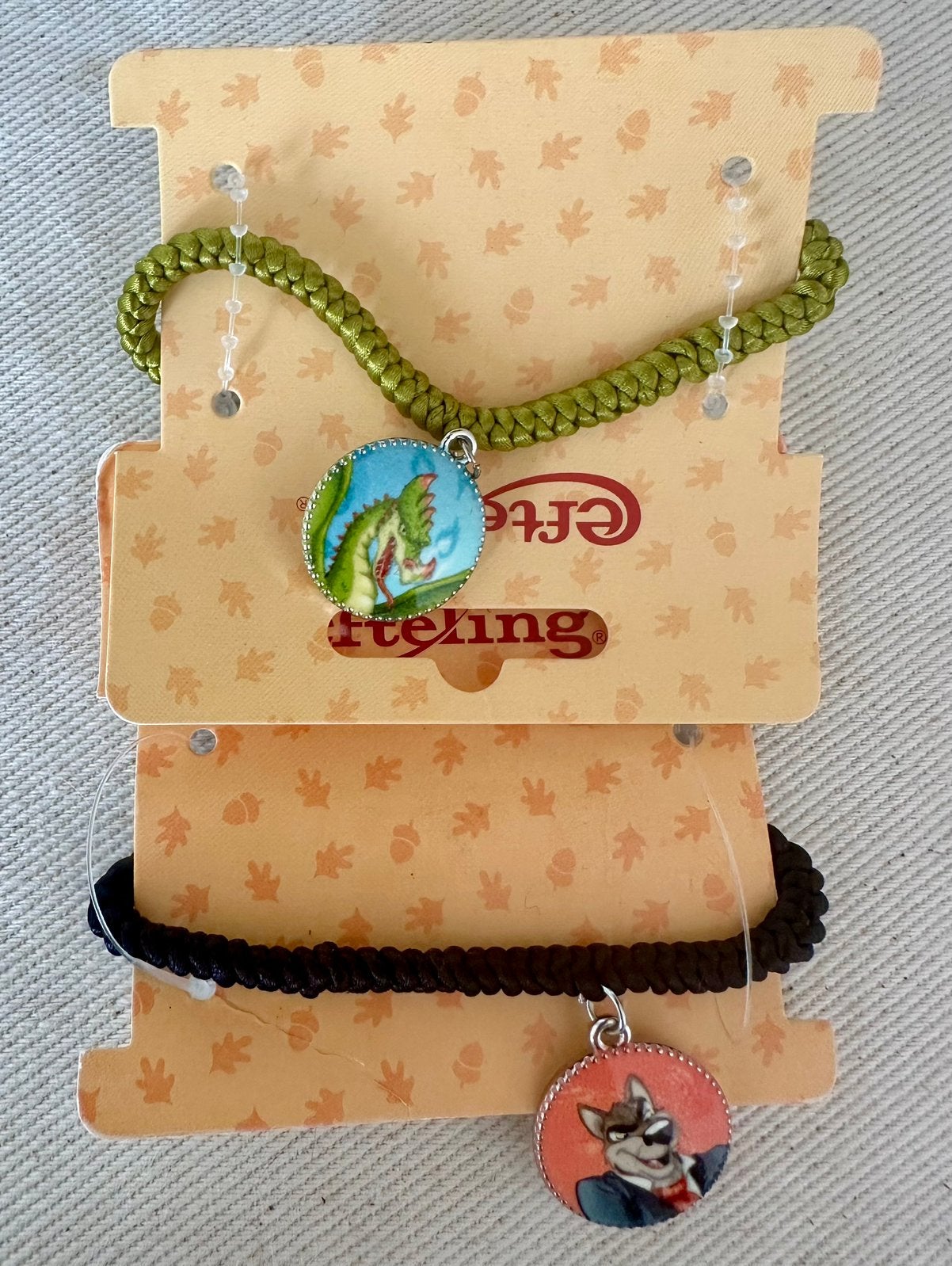 Armbandjes 2x: groene draak en boze wolf (Efteling), Ophalen of Verzenden, Zo goed als nieuw