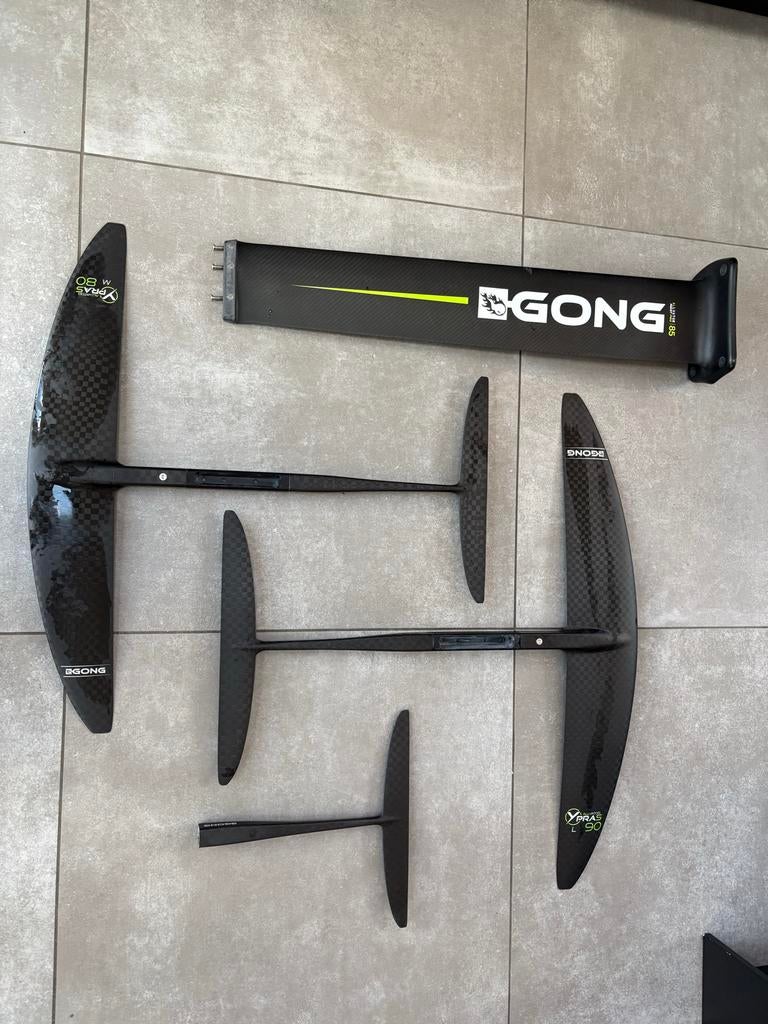 Gong Ypra Slalom V2 Foil Set (L, M) met Carbon Mast & Extra, Watersport en Boten, Wingsurfen, Ophalen of Verzenden, Gebruikt