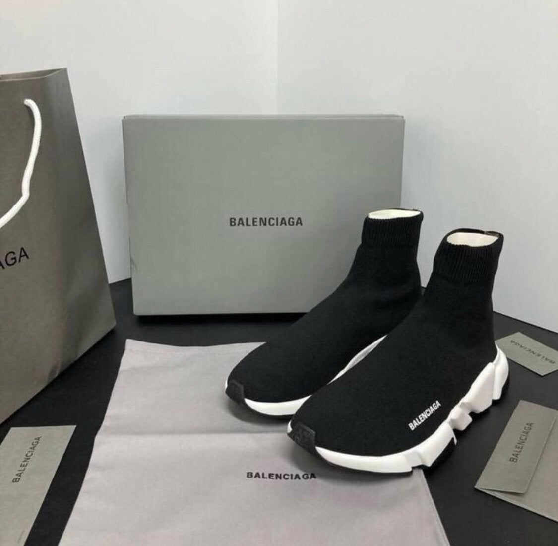 Balenciaga speedrunners sok, Ophalen of Verzenden, Zo goed als nieuw, Zwart