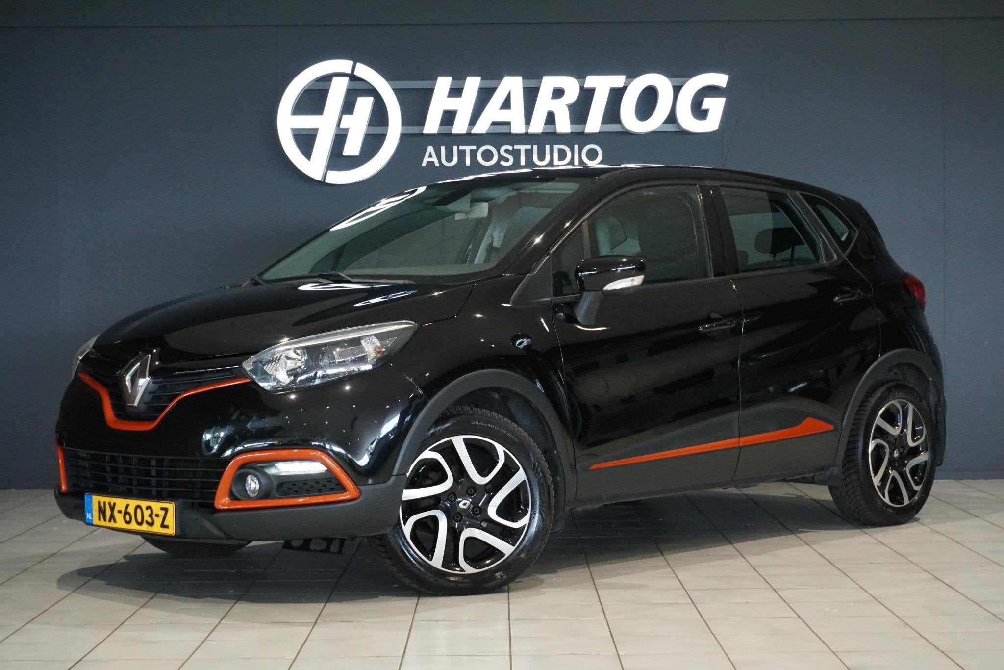 Renault Captur 0.9 TCe Dynamique + NAVIGATIE / TREKHAAK / PD, Voorwielaandrijving, 898 cc, Stof, Euro 6