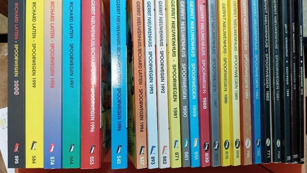 Spoorwegen jaarboeken 1978-2000 + 6 extra's, Ophalen of Verzenden, Gelezen, Gerrit Nieuwenhuis, Trein