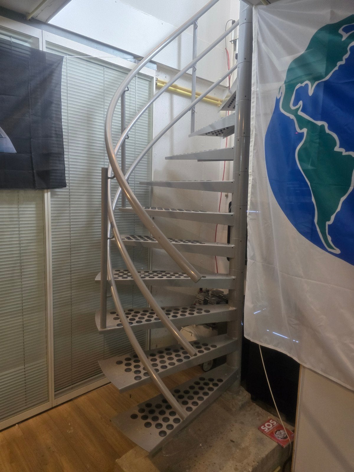 Metalen Spiraaltrap 2.75 hoog - Compact en Stevig, Doe-het-zelf en Verbouw, Ladders en Trappen, Ophalen, Zo goed als nieuw, Trap