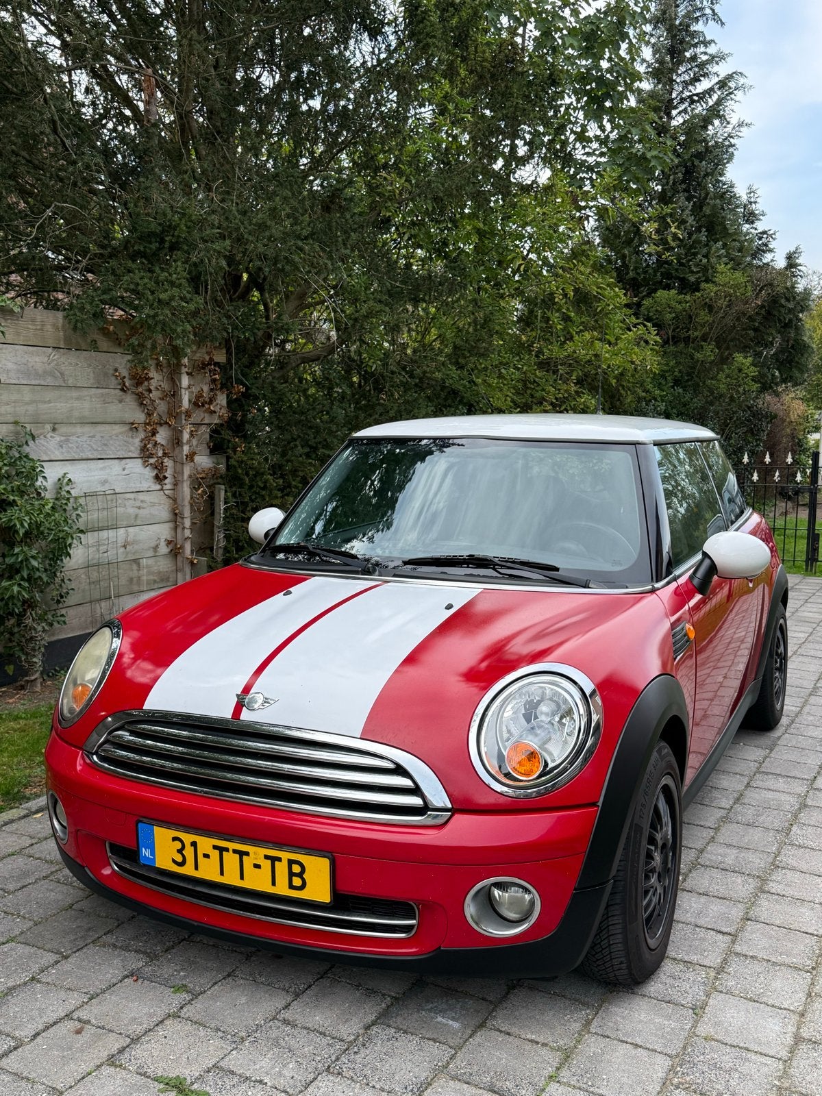 Mini Cooper 1.6 R56 Rood, bj 2007, APK tot sept 2027, Auto's, Voorwielaandrijving, Stof, 750 kg, 4 cilinders