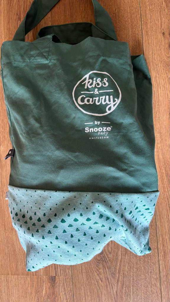 Kiss & Carry draagzak - Forest Green (nooit gebruikt), Ophalen of Verzenden, Zo goed als nieuw, Draagzak, Overige merken