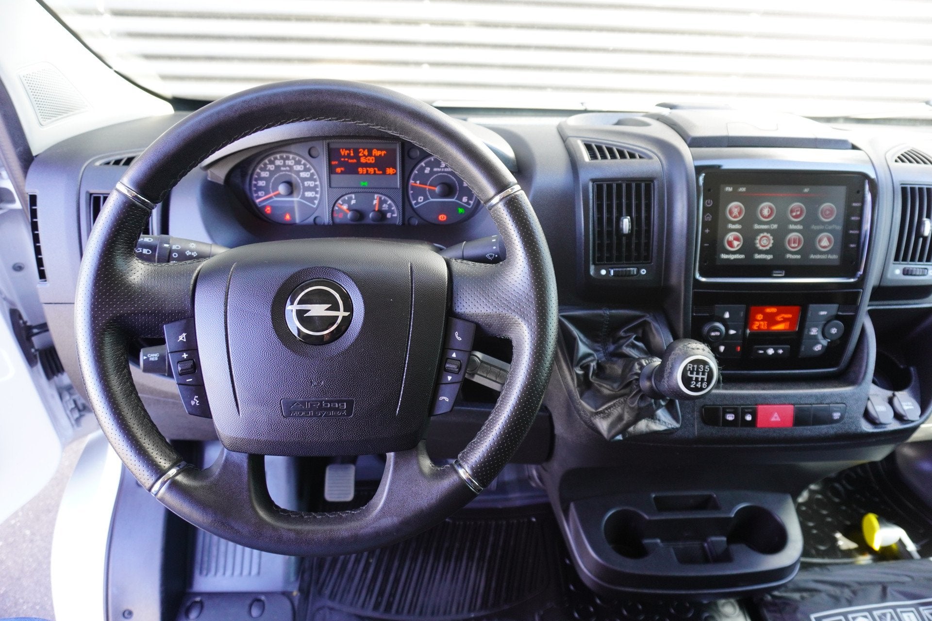 Opel Movano 120pk L2H2 Navigatie Camera Cruise control Apple, Voorwielaandrijving, Gebruikt, Euro 6, 4 cilinders