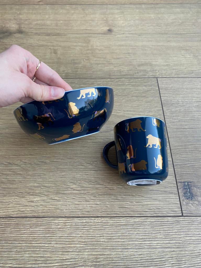 Mok en schaaltje donkerblauw met gouden aapjes NIEUW, Huis en Inrichting, Keuken | Servies, Nieuw, Ophalen of Verzenden, Overige stijlen