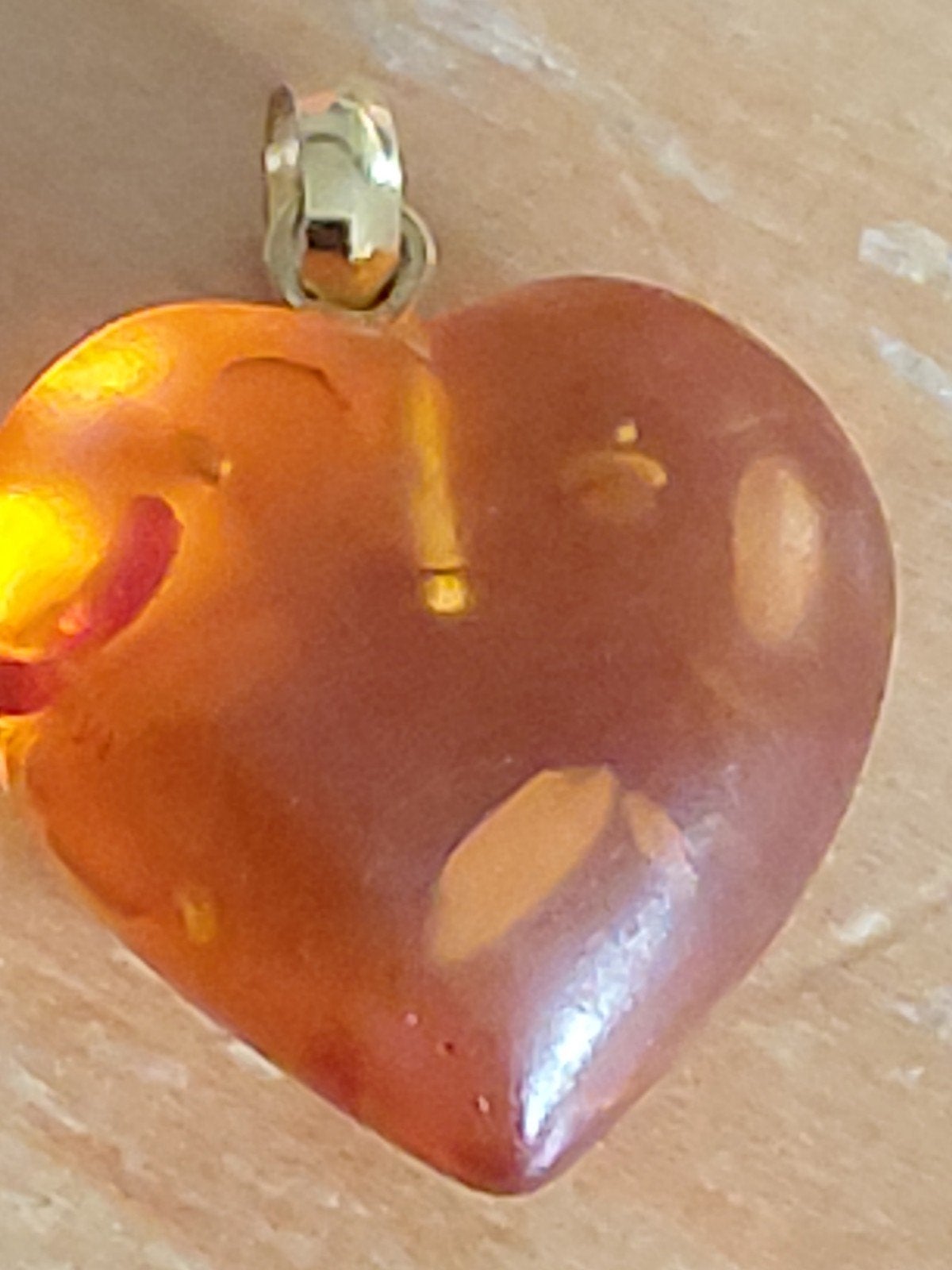 PRACHTIGE ORANJE BARNSTEEN HANGER MET 18 KARAATS GOUDEN OOG, Antiek en Kunst, Antiek | Goud en Zilver, Ophalen of Verzenden