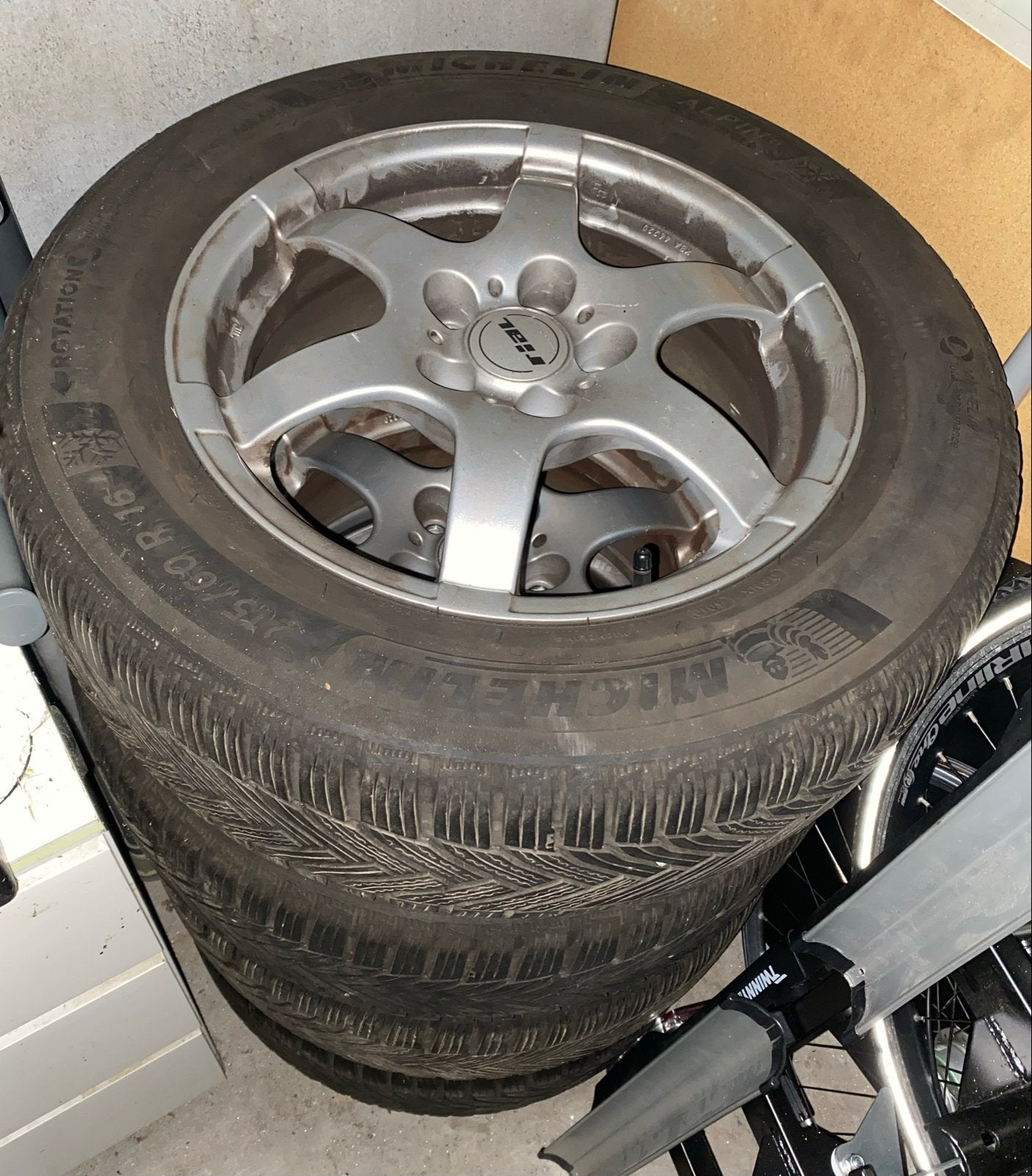 Keurige RIAL-velgen+Michelin Alpin6 winterbanden 205/60 R16, Auto-onderdelen, Ophalen, Gebruikt, 16 inch, Banden en Velgen