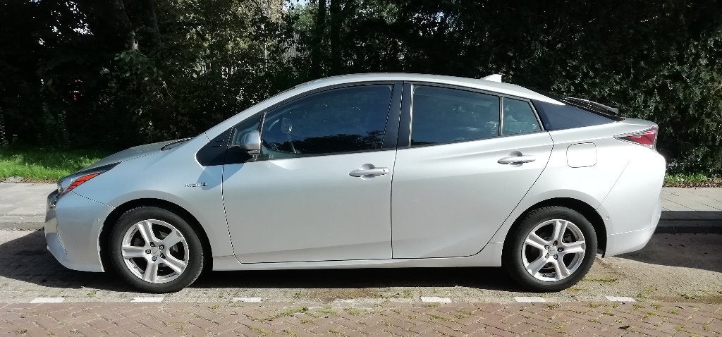Toyota Prius 1.8 Full Hybrid Executive 2016 zilver metallic, Auto's, Dealer onderhouden, Stof, 725 kg, 725 kg