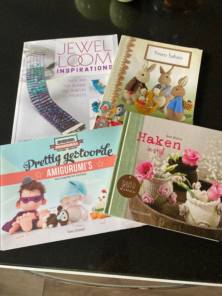 Haak- en knutselboeken: Pasen, Amigurumi, Jewel Loom, Ophalen of Verzenden, Gebruikt, Breien of Haken, Patroon of Boek