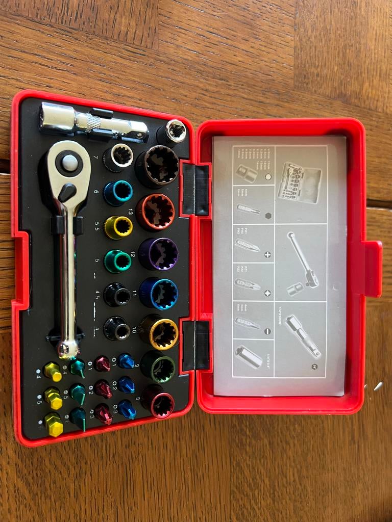 Compacte doppenset met ratel en bits, Doe-het-zelf en Verbouw, Gereedschap | Handgereedschap, Ophalen of Verzenden, Gebruikt