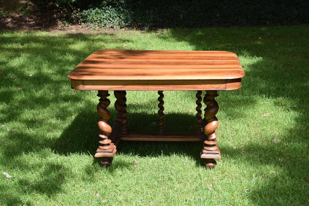 Antieke tafel met getorste poten / afgeronde hoeken, Ophalen