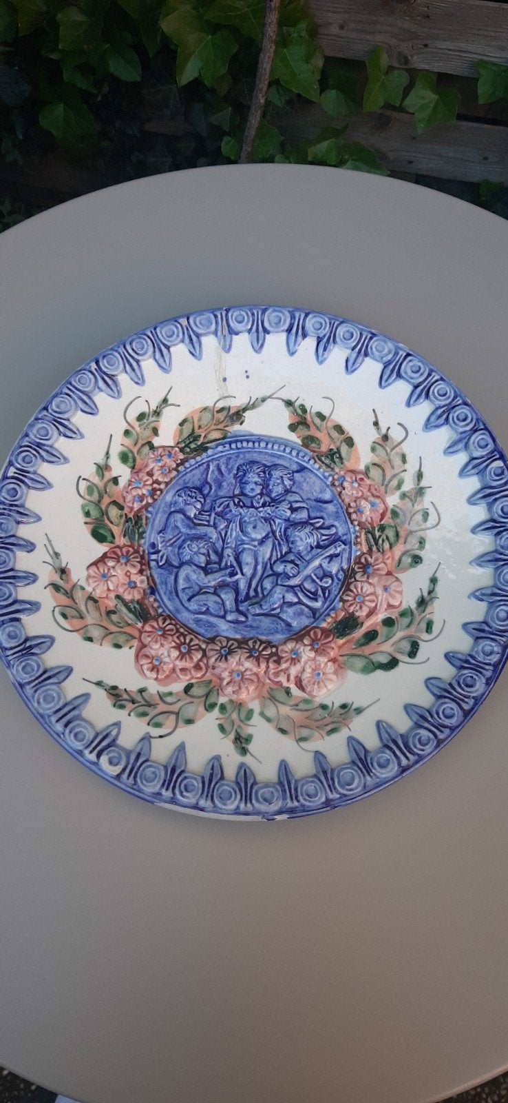 Vintage Majolica Decoratief Bord met Reliëf en Bloemen, Ophalen of Verzenden