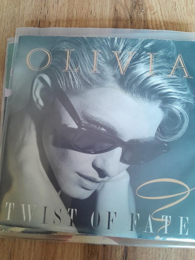 Olivia newton john 7inch twist of fate, Ophalen of Verzenden, Zo goed als nieuw, Pop