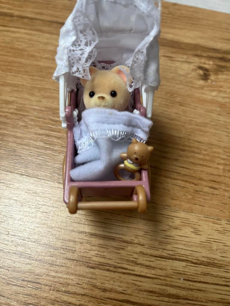 Sylvanian Families kinderwagen met beertje en accessoires, Ophalen of Verzenden, Gebruikt, Overige typen