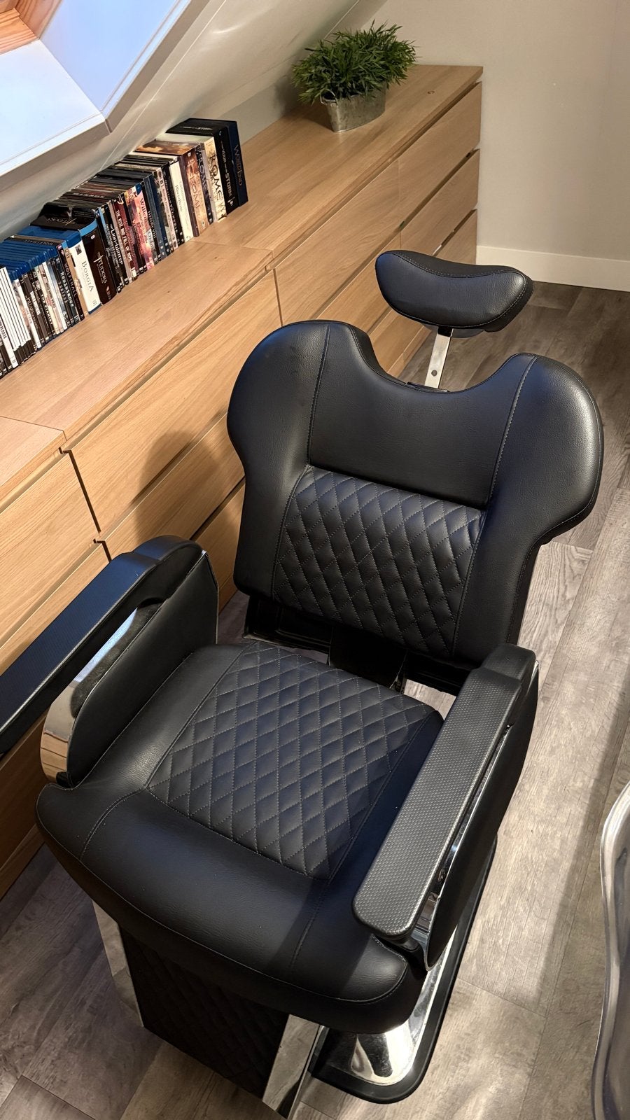 Barbier stoel zwart met hoofdsteun, verstelbaar, Diensten en Vakmensen, Kappers en Thuiskappers, Zonder afspraak, Knippen