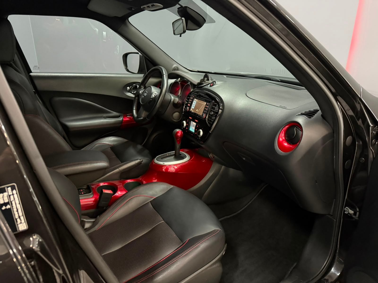 Nissan Juke 1.6 Tekna Leer Automaat 360 Camera (bj 2017), Auto's, Nissan, 4 cilinders, Zwart, Leder, Bedrijf